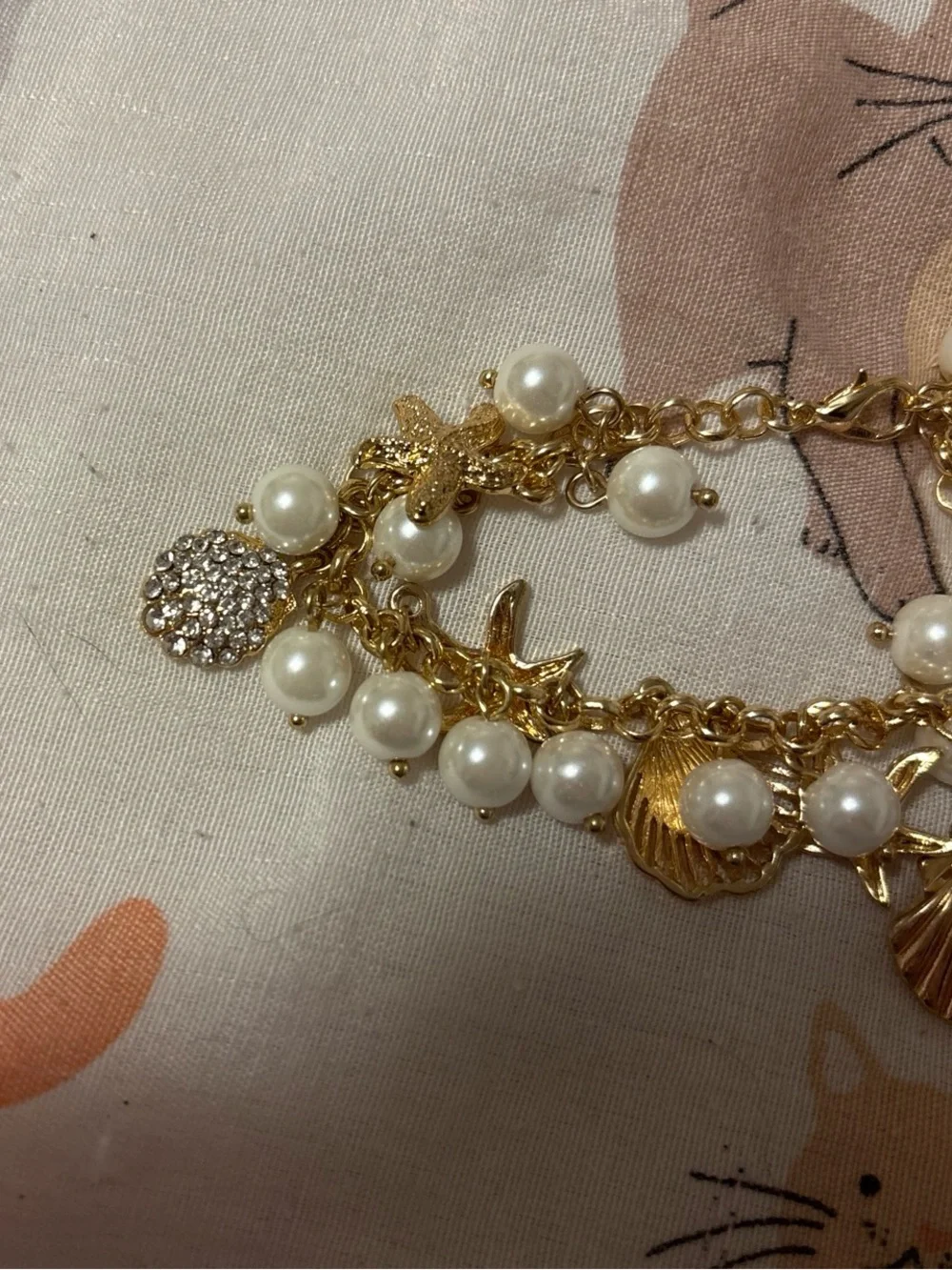 women’s seashell beach charm bracelet